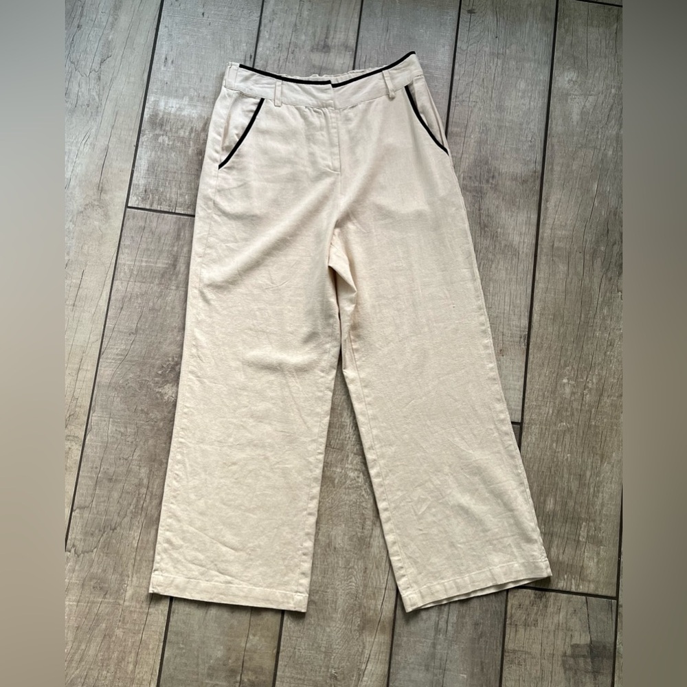 TAHARI Cream Colored Wide-Leg Pants with Black Trim